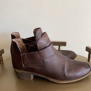 Life Stride Velocity Brown Booties